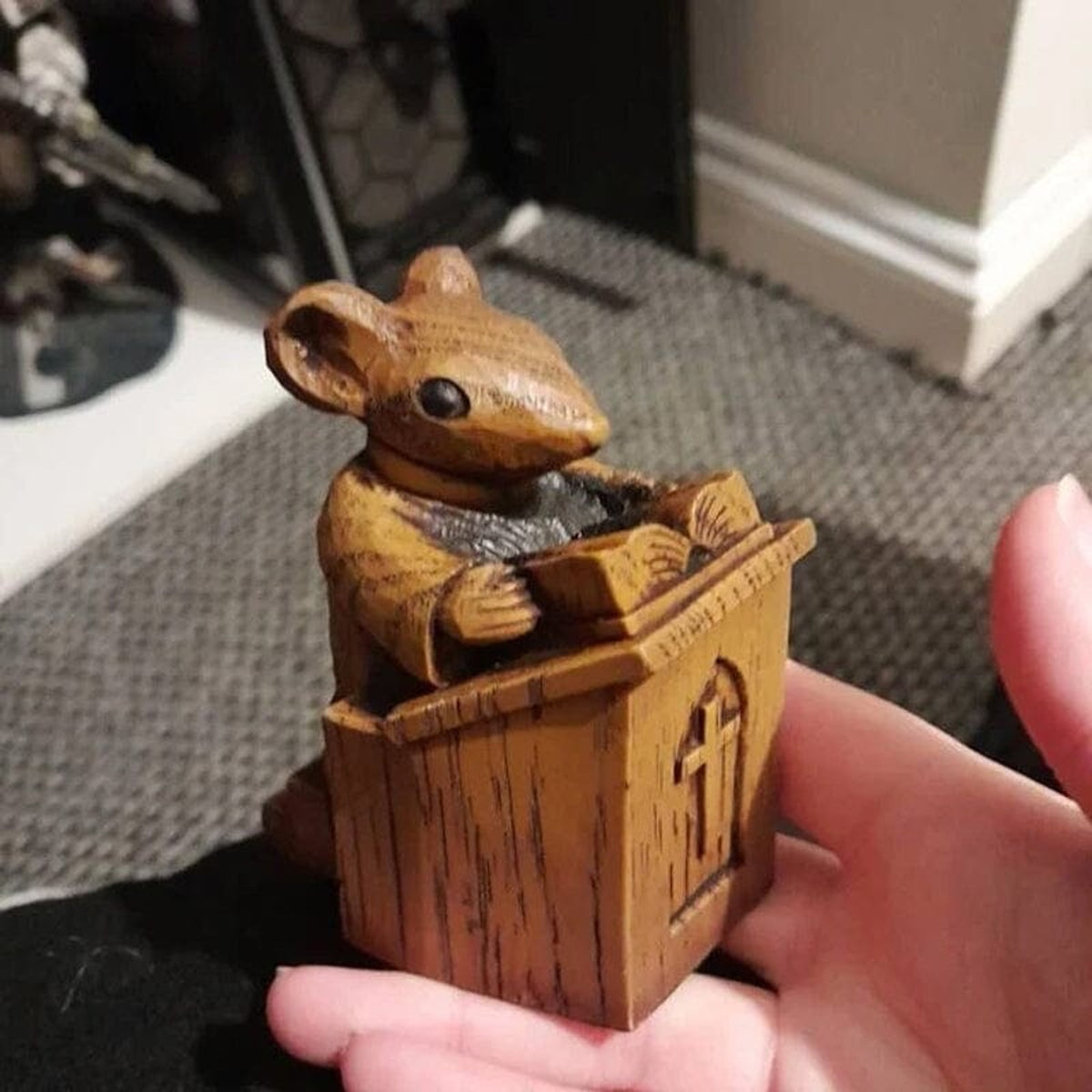 Church Mouse Figurine Reading Podium Statue Brown Wood Look Decor Cross - Image 3