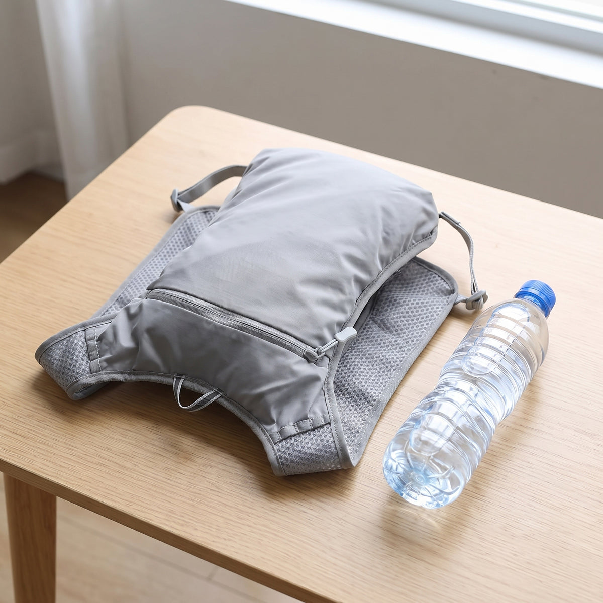Hydration Backpack with Streamlined Running Pack and Zippered Front - scale