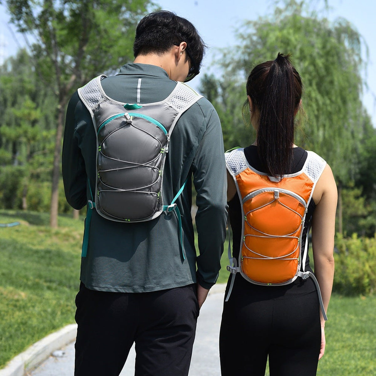 Hydration Vest With Detachable Bladder And Mesh Back Panel For Breathability - Image 2