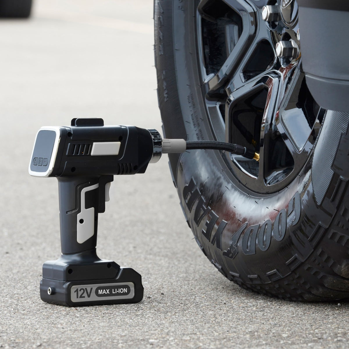 Cordless Auto Stop Tire Inflator With Digital Gauge And LED Light - Image 3