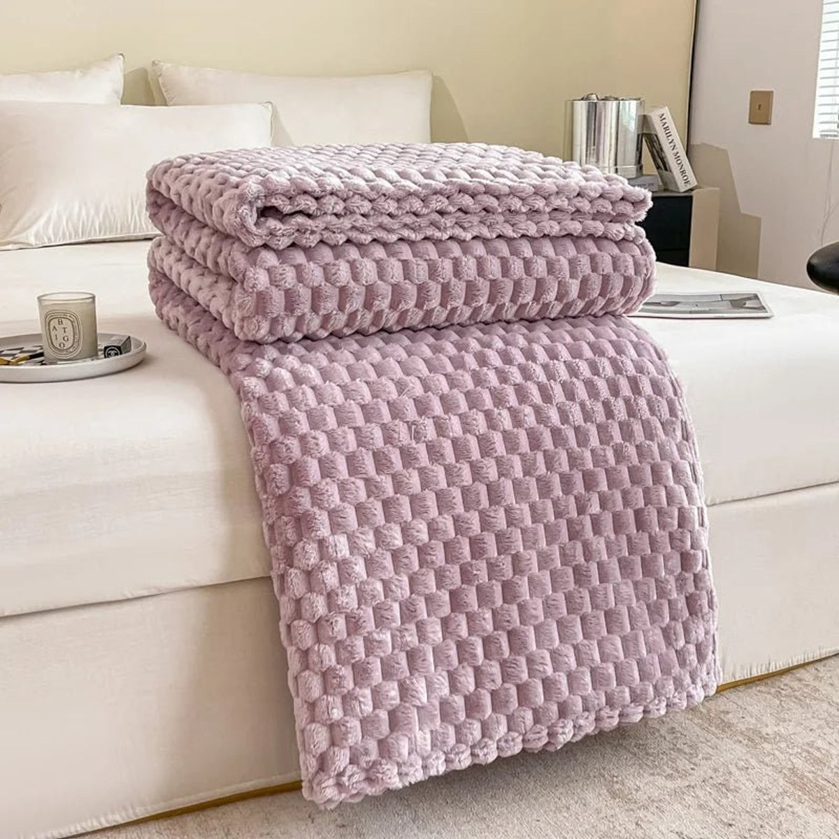 Plush Checkered Velvet Throw Blanket - Image 4