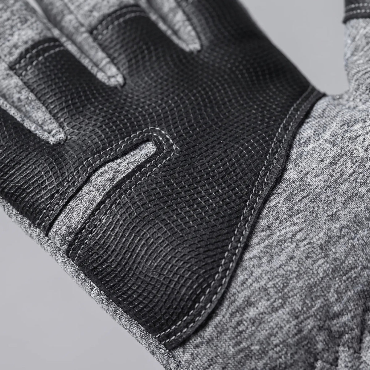 Water-Resistant Thermal Fishing Gloves With Touchscreen Tips And Zippered Wrist Closure - Image 6
