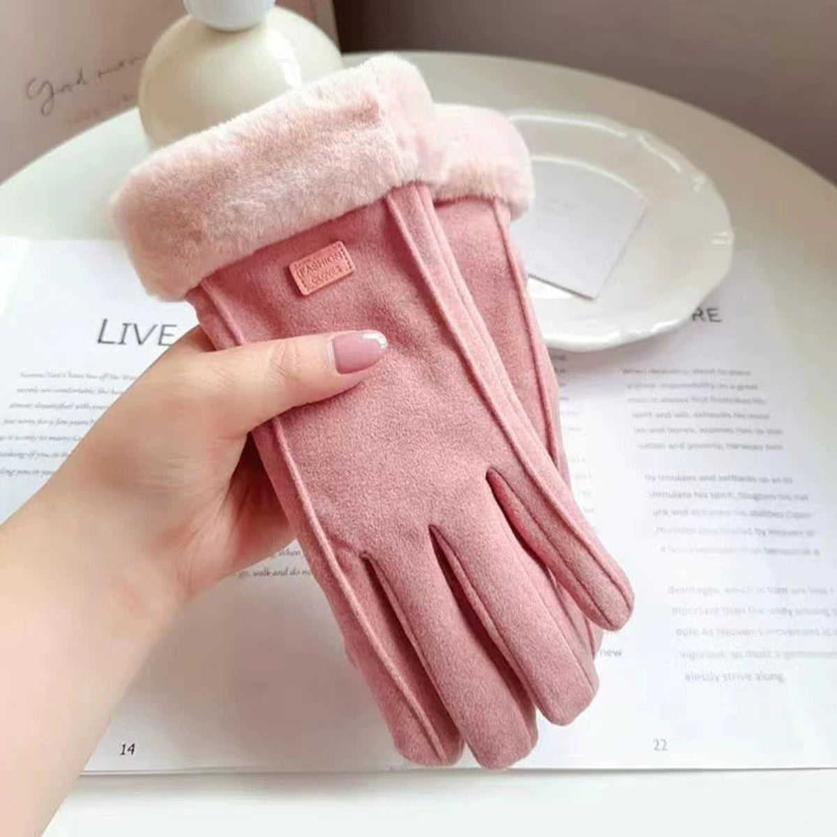 Women's Heated Gloves With Faux Fur Cuffs And Fleece Lining For Winter Warmth - Image 2